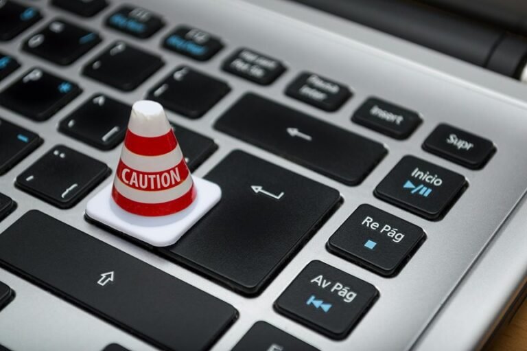 avoid online safety risks