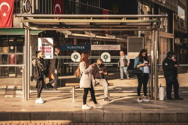 creating engaged online community